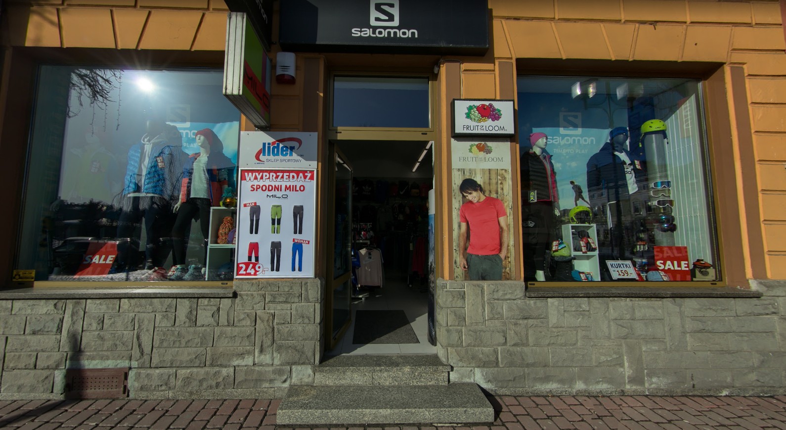 Wejście do sklepu Sportowy Lider